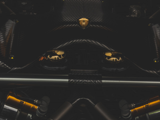 Carbon fibre structure and suspension setup of the Koenigsegg Regera